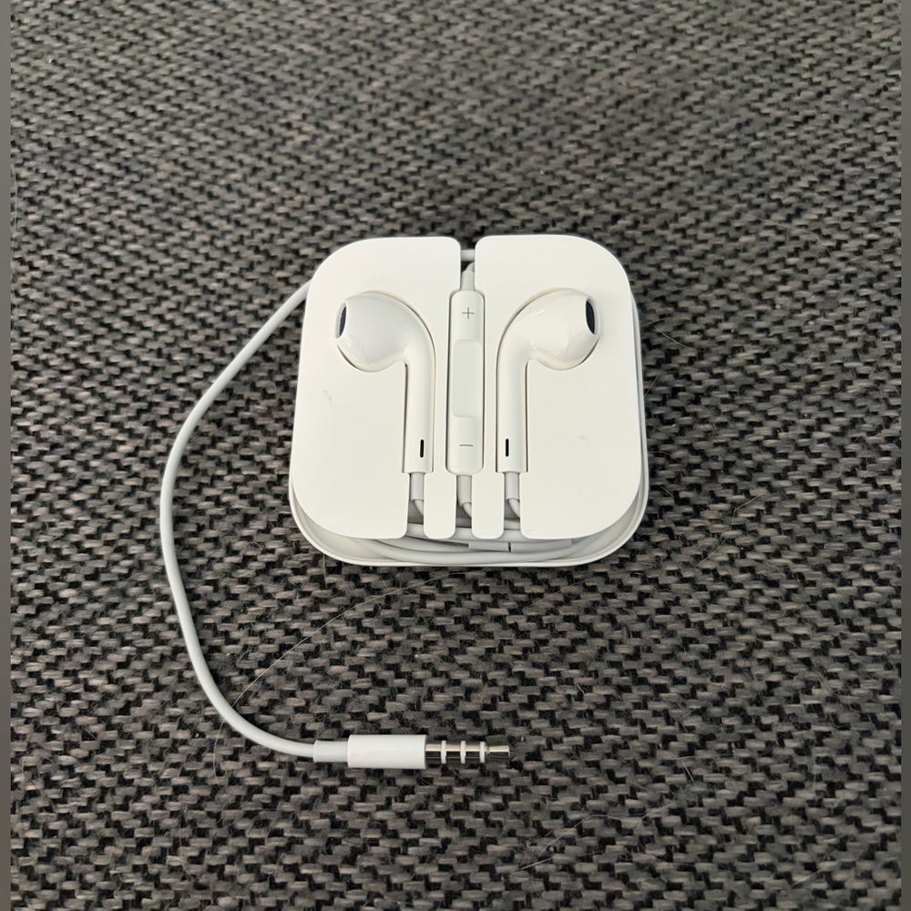 Apple Ear Pods